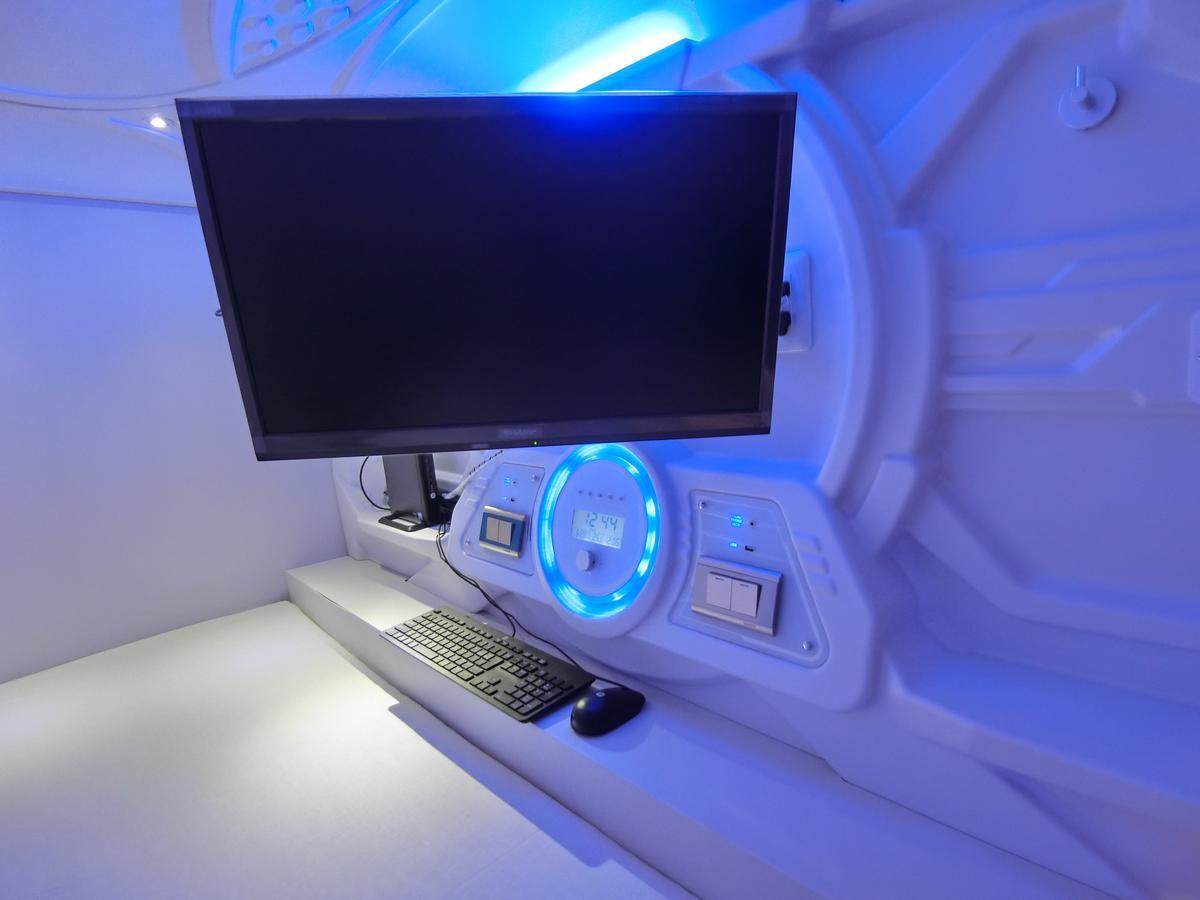 Capsule Hotel Manyudo Kiotó Kültér fotó